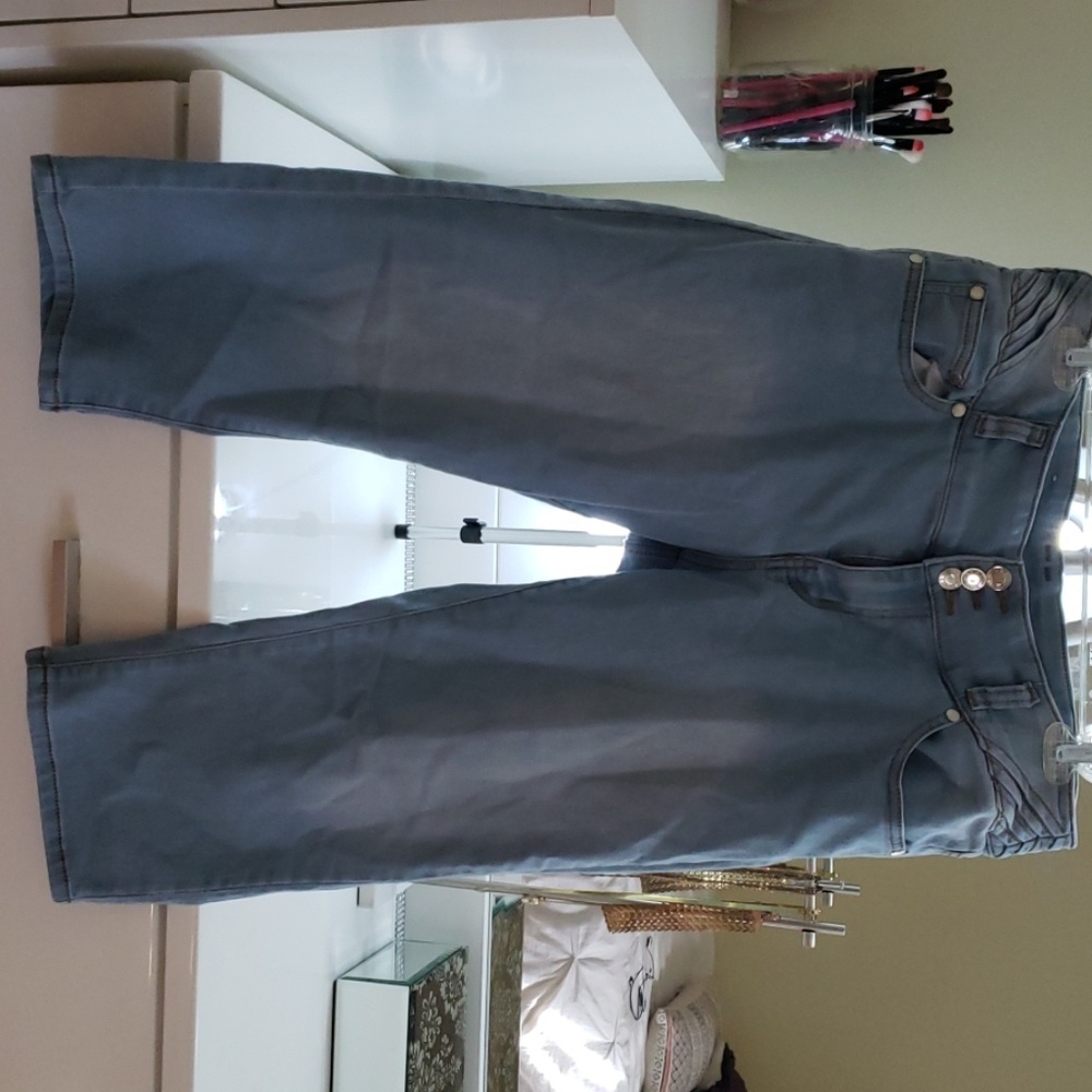 Capri Jeans